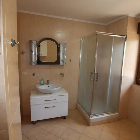 Alta Vista * ティラナ